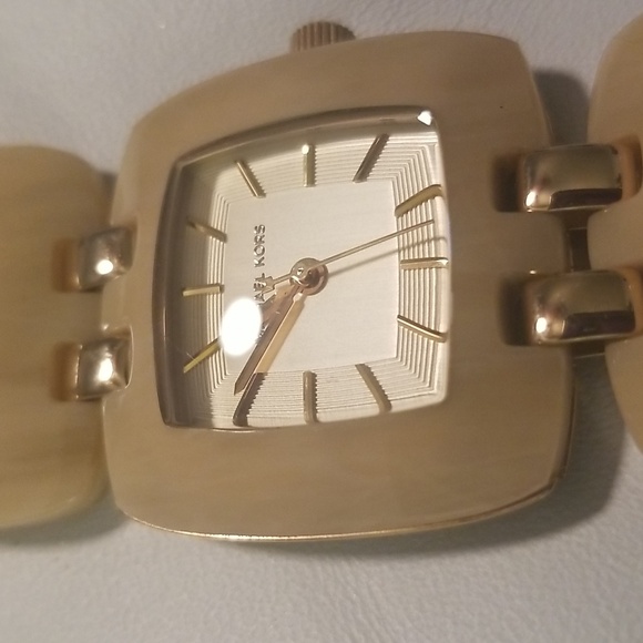 Women's Michael Kors Watch; Goldtone and Tan Faux Horn Link Bracelet Band; 8"L - Picture 2 of 10